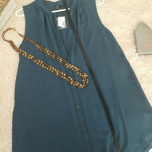 NWT flowy, hi-lo sleeveless blouse